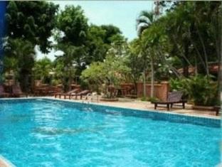 Riviera Resort Pattaya - Swimming pool