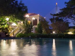 Praya Palazzo Hotel Bangkok - Swimming Pool at Night