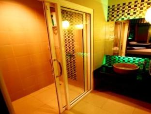 Pretty Resort Hotel and Spa Bangkok - Superior Bathroom